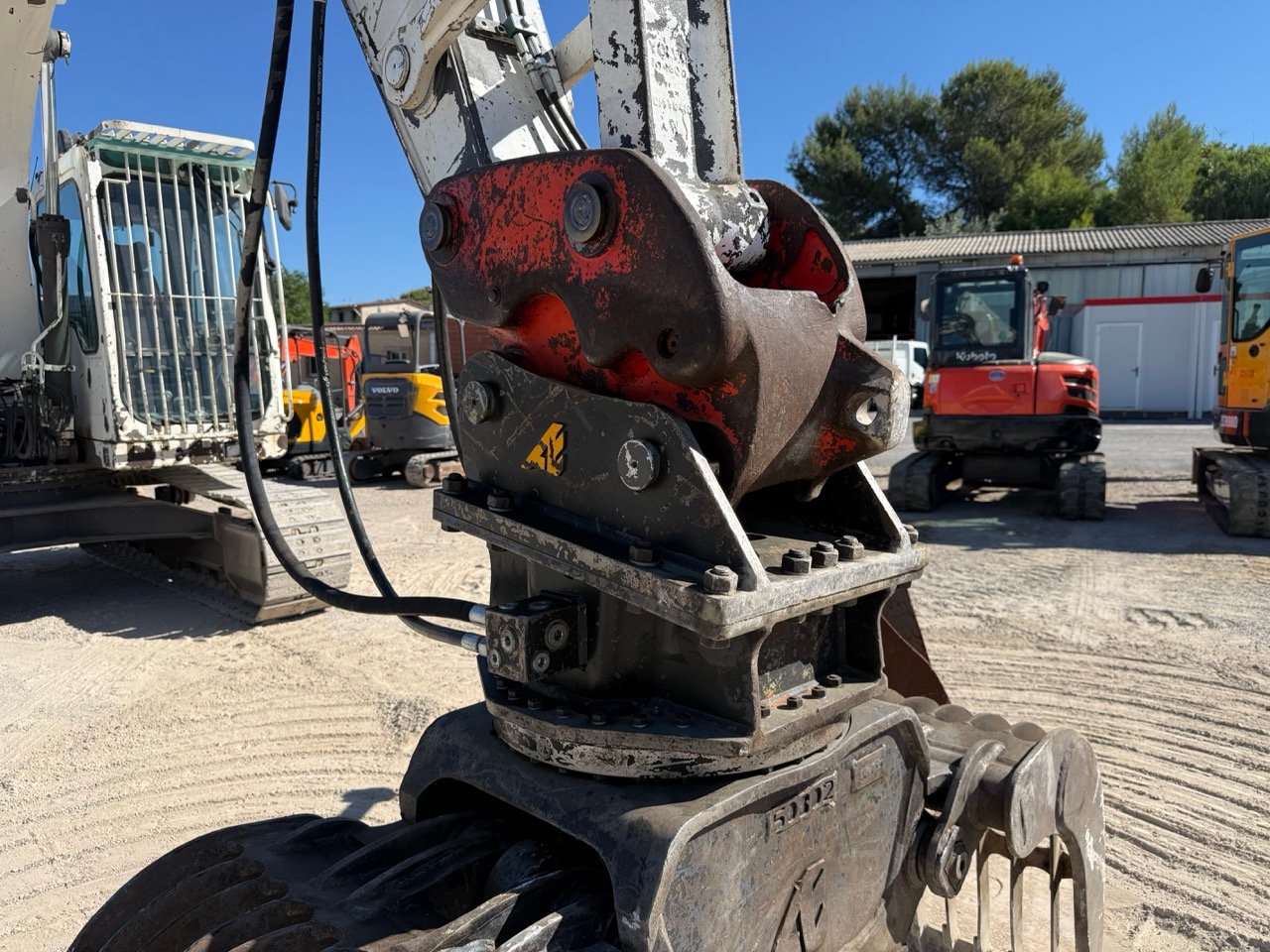 Volvo EC140BLC – Image 11