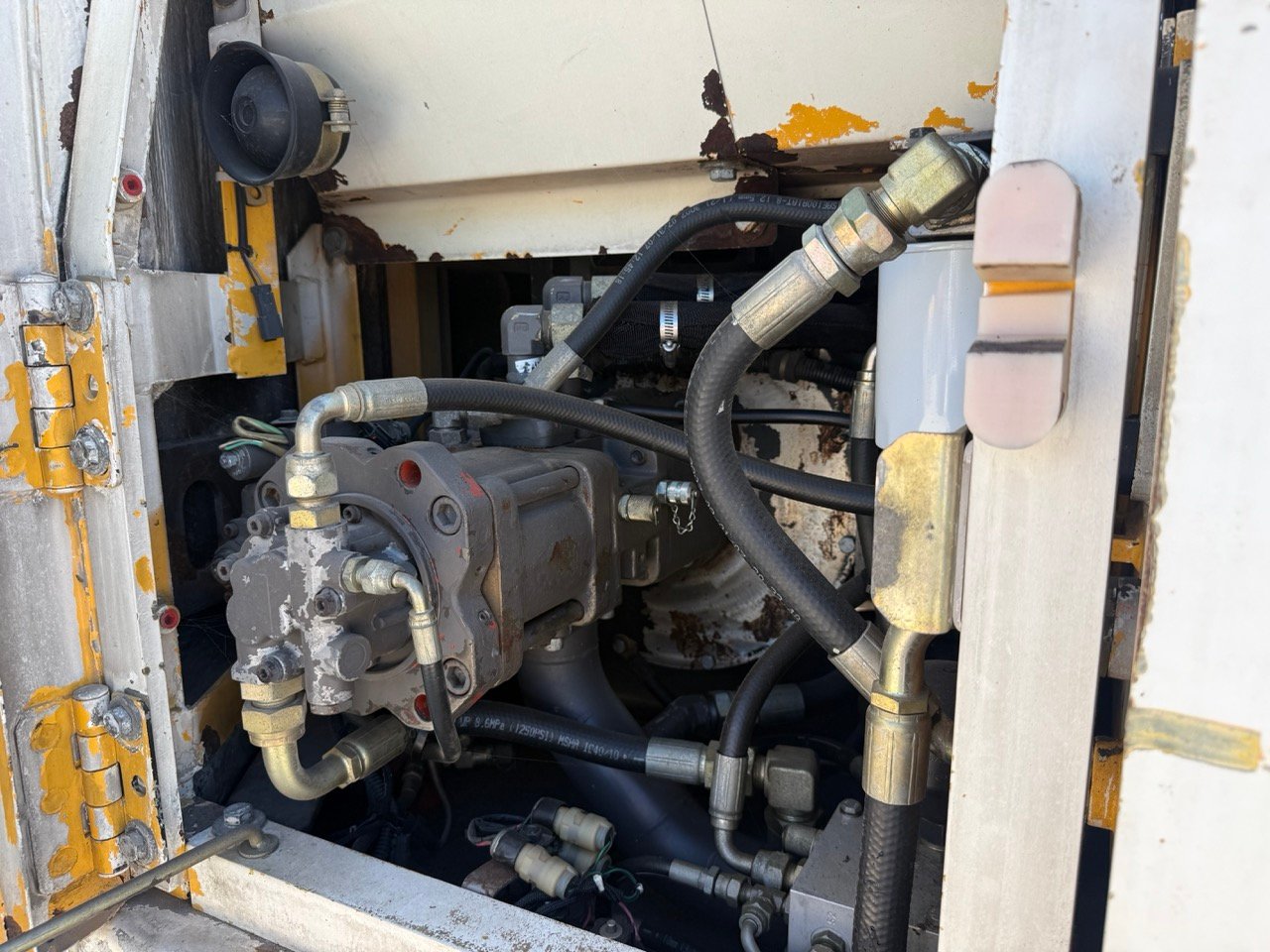 Volvo EC140BLC – Image 15