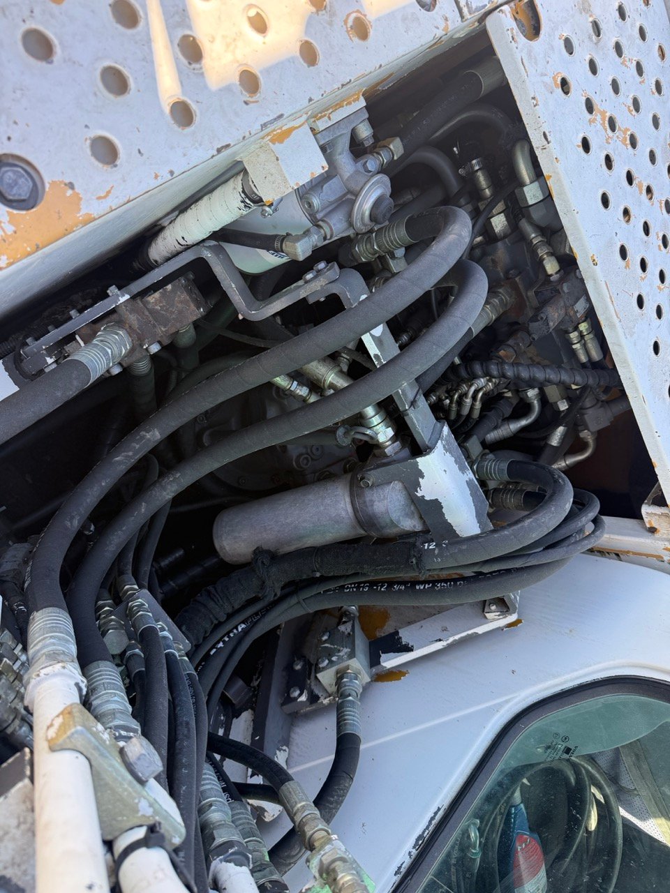 Volvo EC140BLC – Image 17