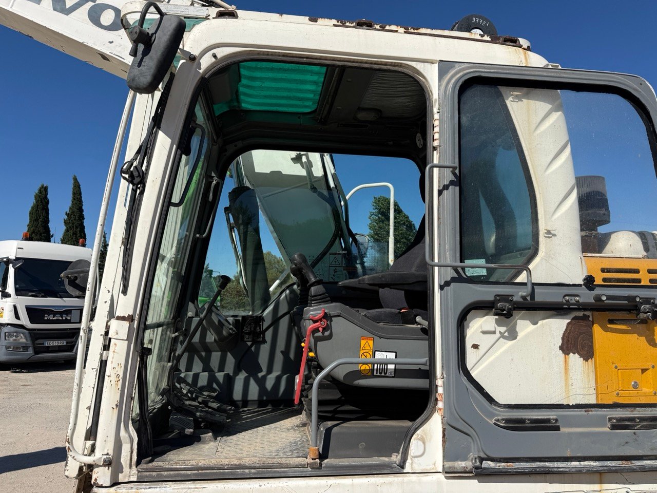 Volvo EC140BLC – Image 21