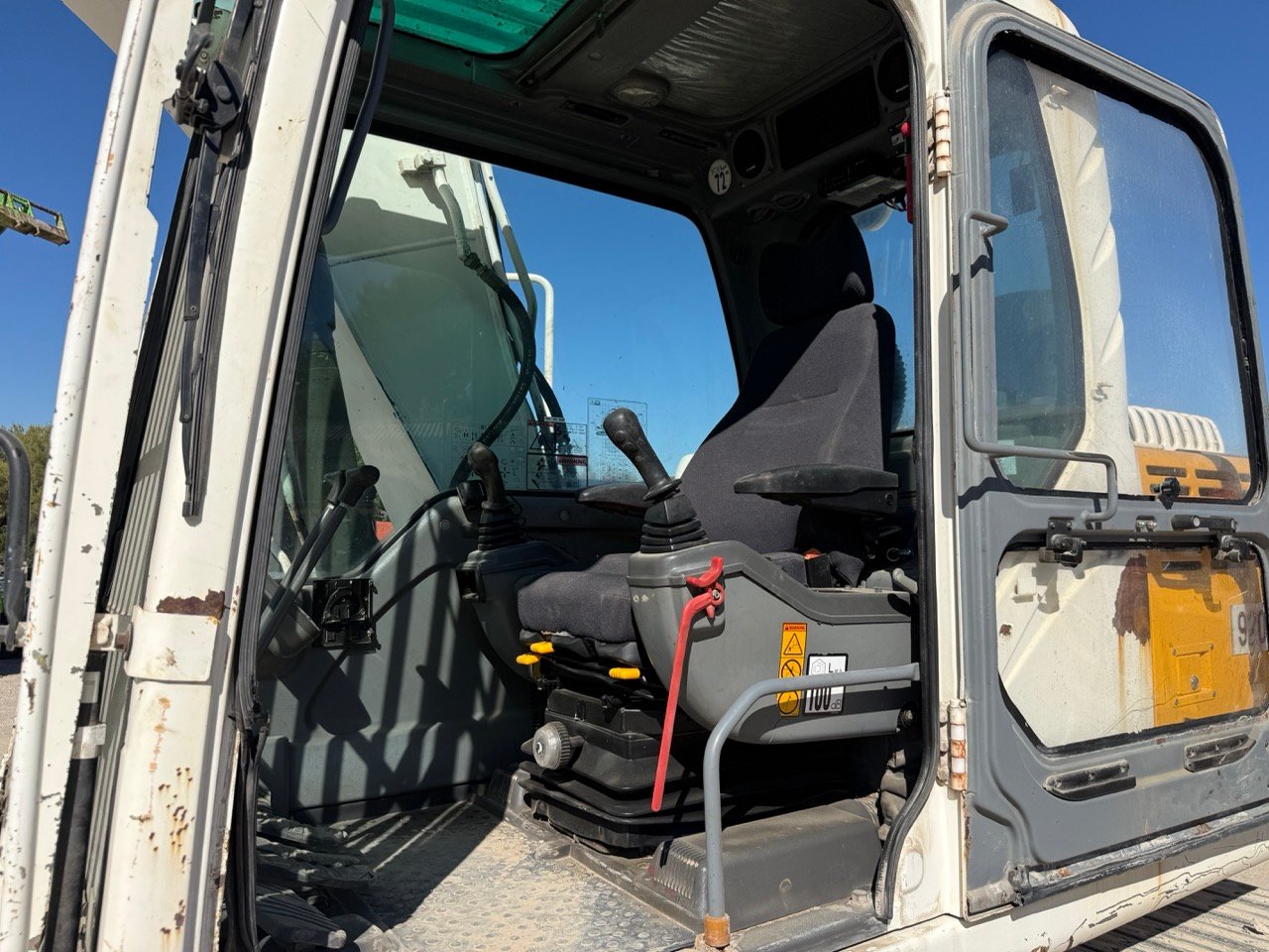 Volvo EC140BLC – Image 22