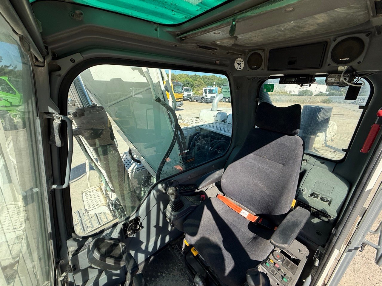 Volvo EC140BLC – Image 23