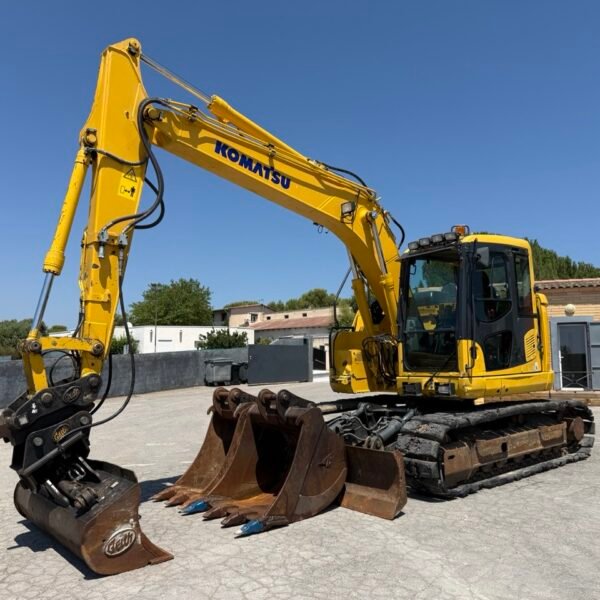 Komatsu PC138