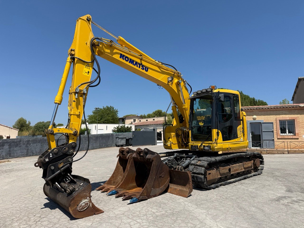 Komatsu PC138