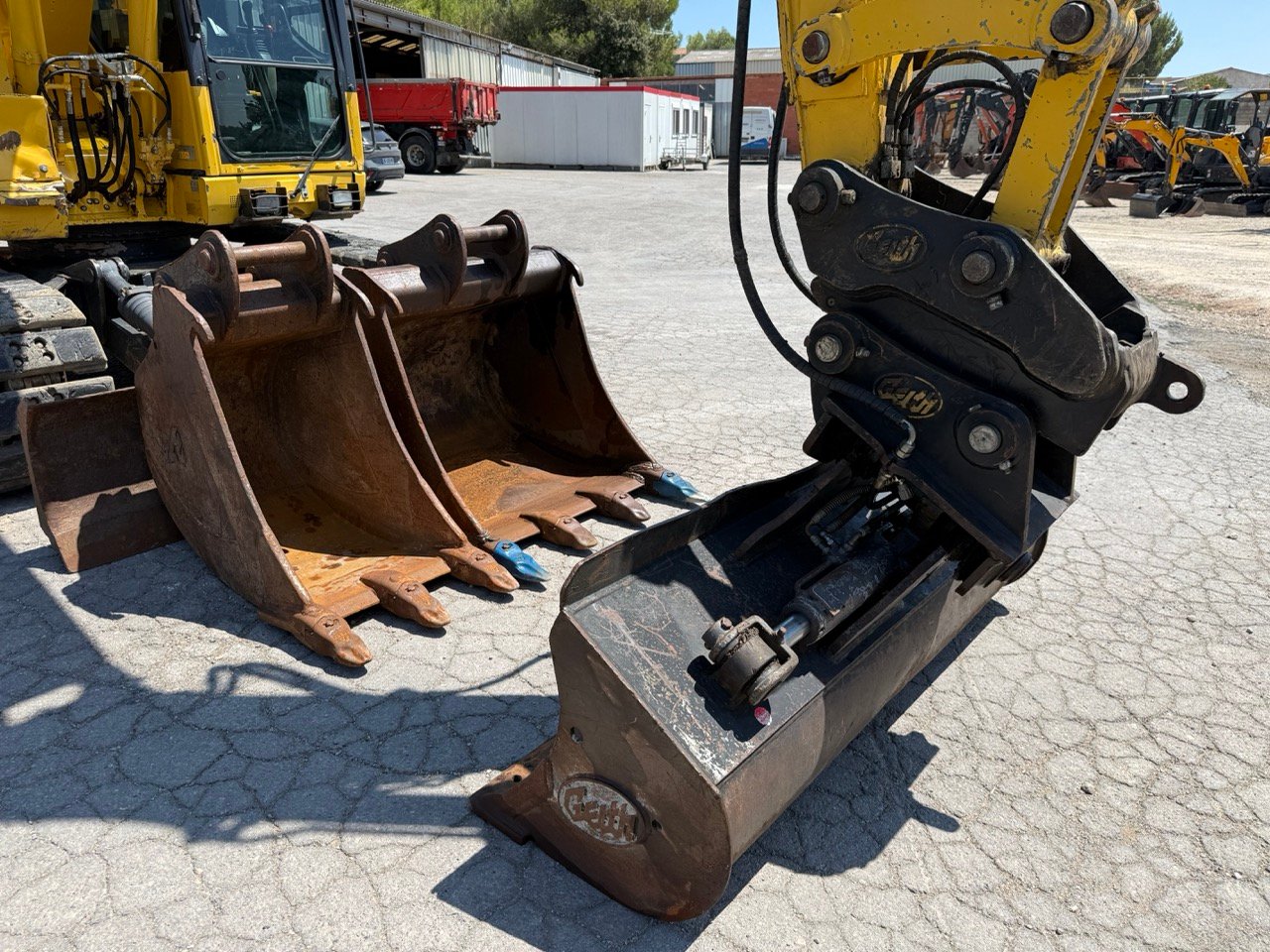 Komatsu PC138 – Image 11