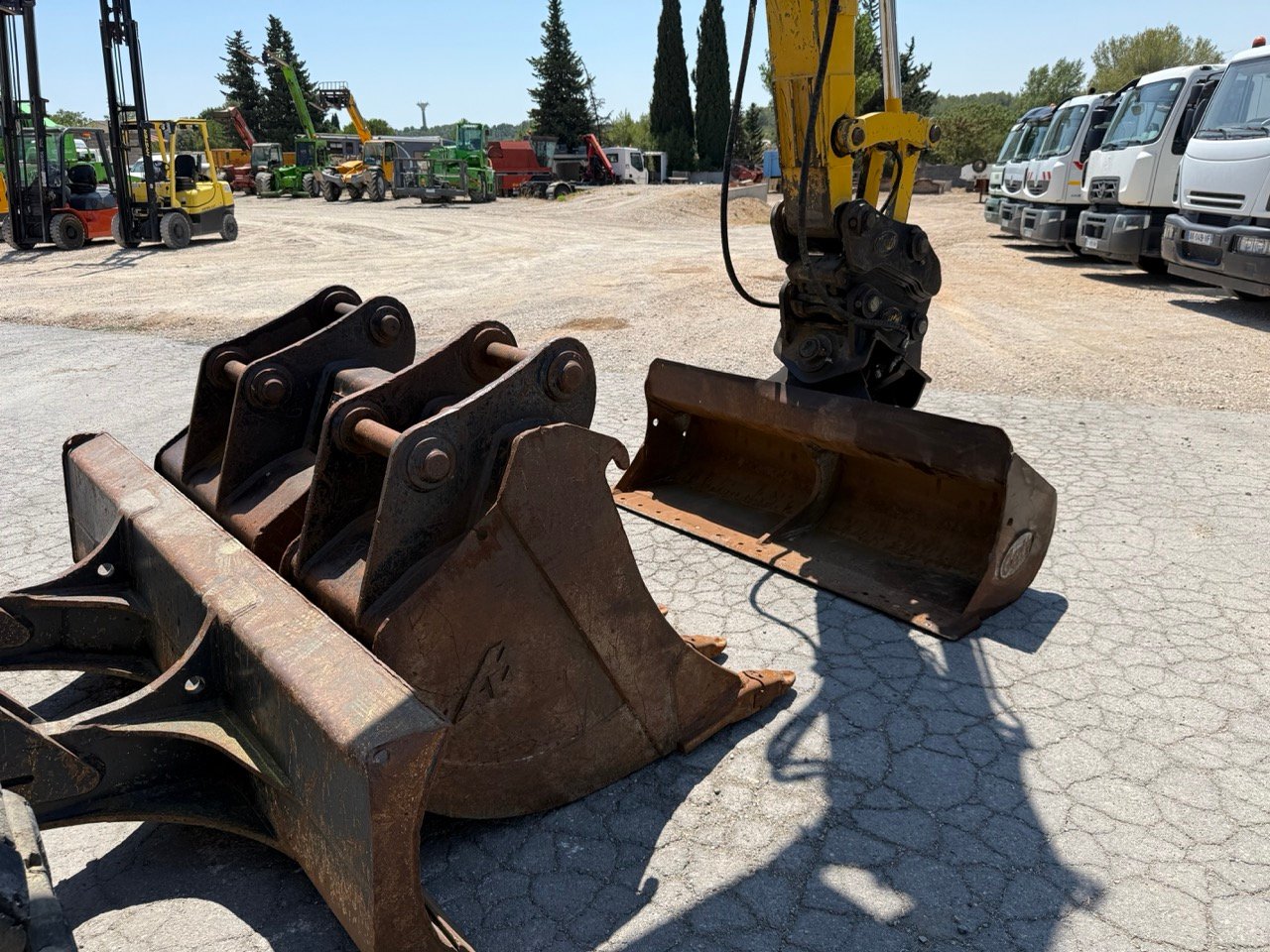 Komatsu PC138 – Image 12