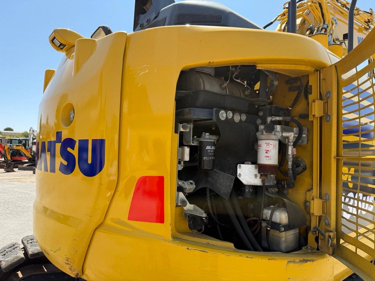 Komatsu PC138 – Image 16