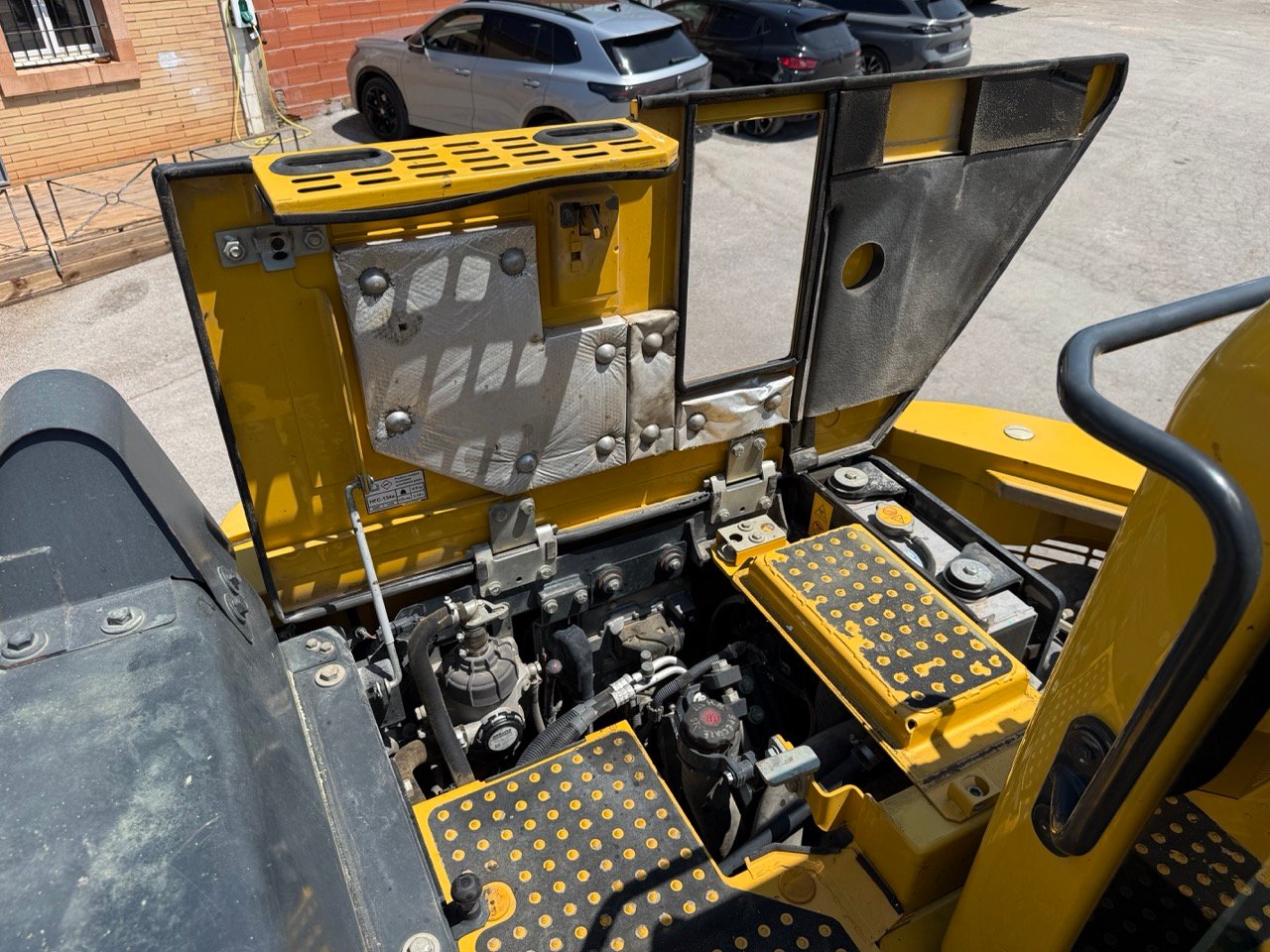 Komatsu PC138 – Image 17