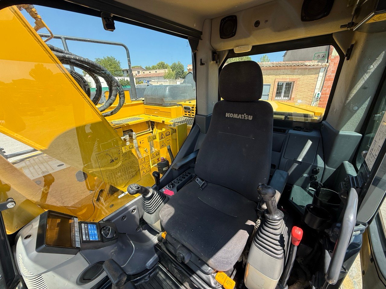 Komatsu PC138 – Image 19