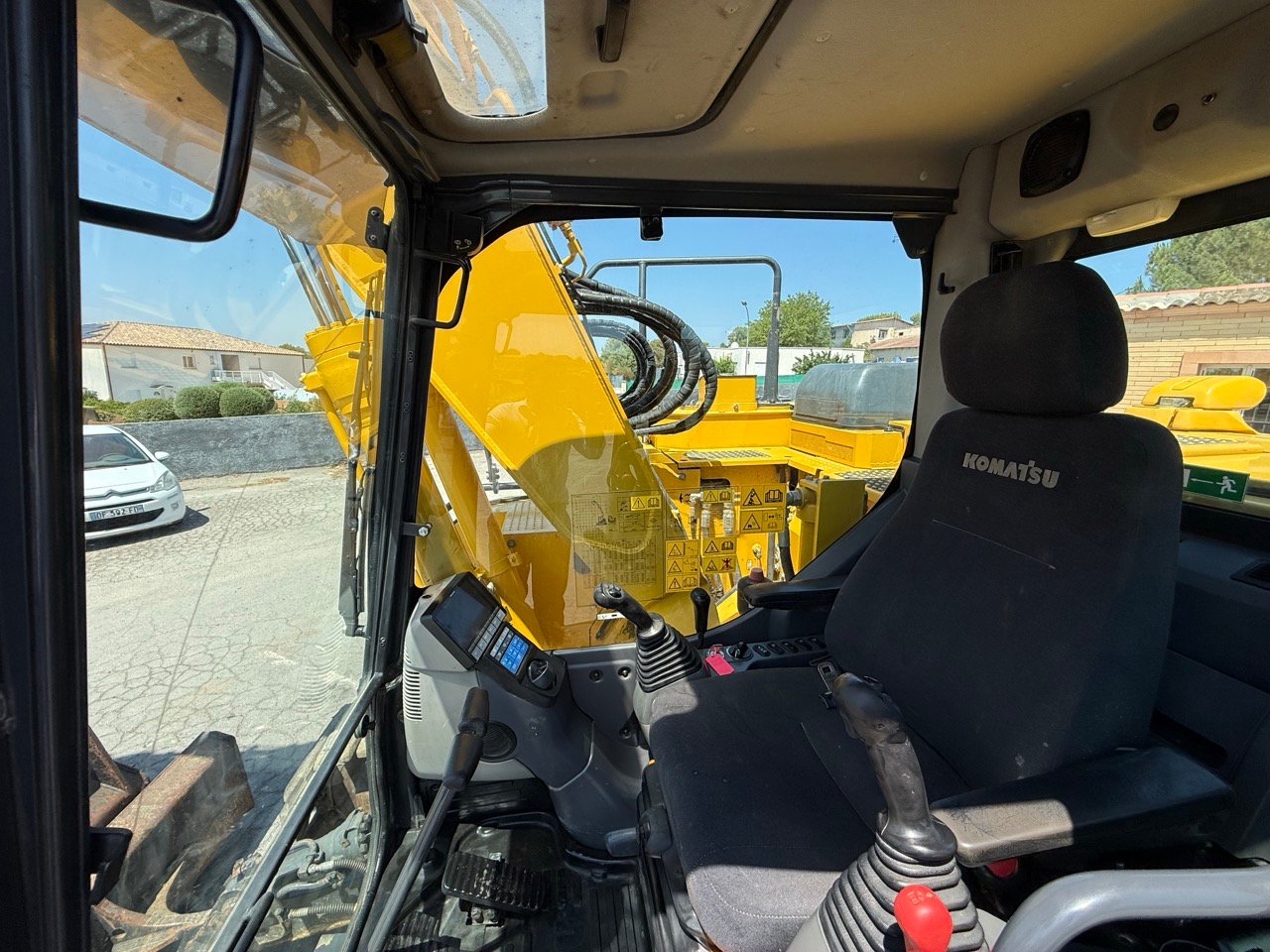 Komatsu PC138 – Image 20