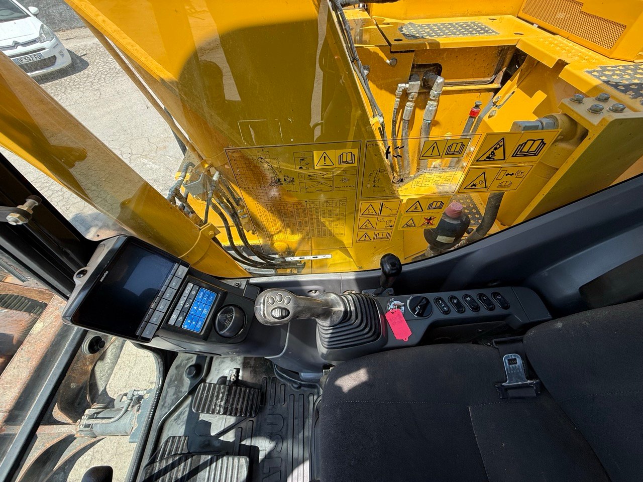 Komatsu PC138 – Image 21