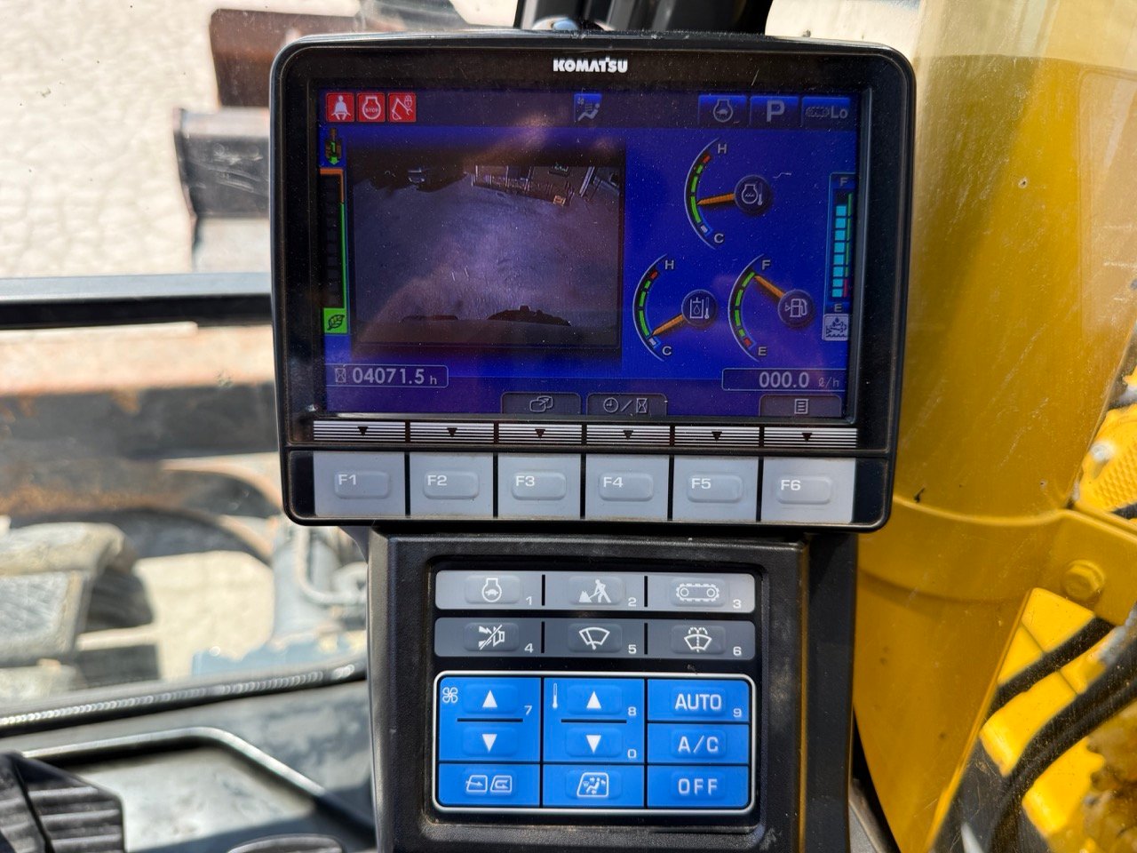 Komatsu PC138 – Image 22