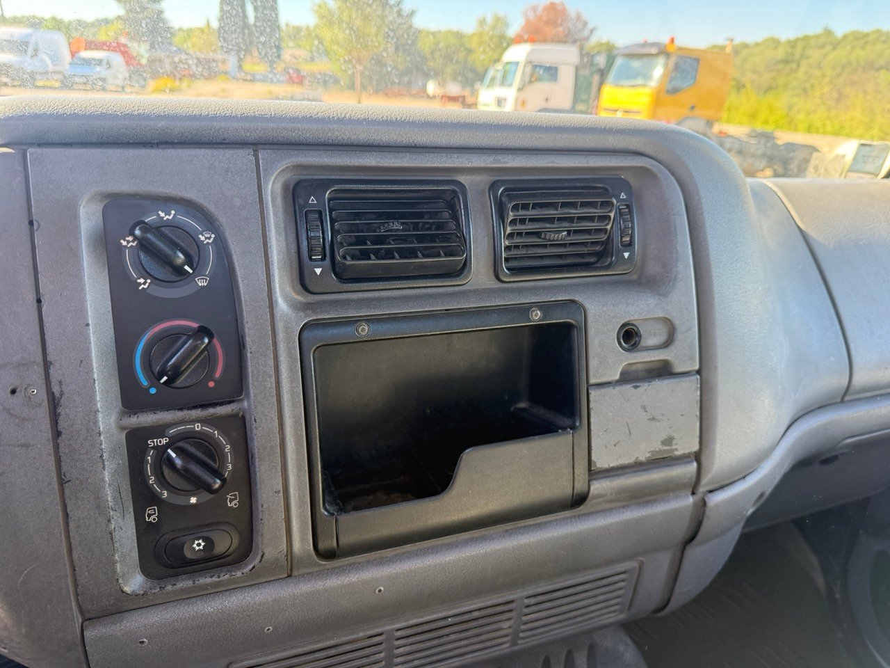 Renault 220 DCI – Image 25
